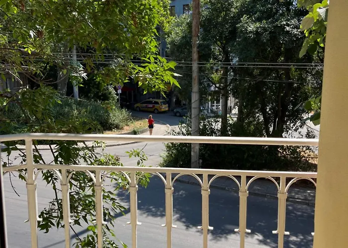 Cathedral Apartment Warna