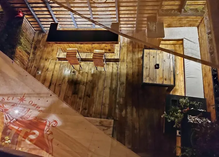 Cathedral Apartment *